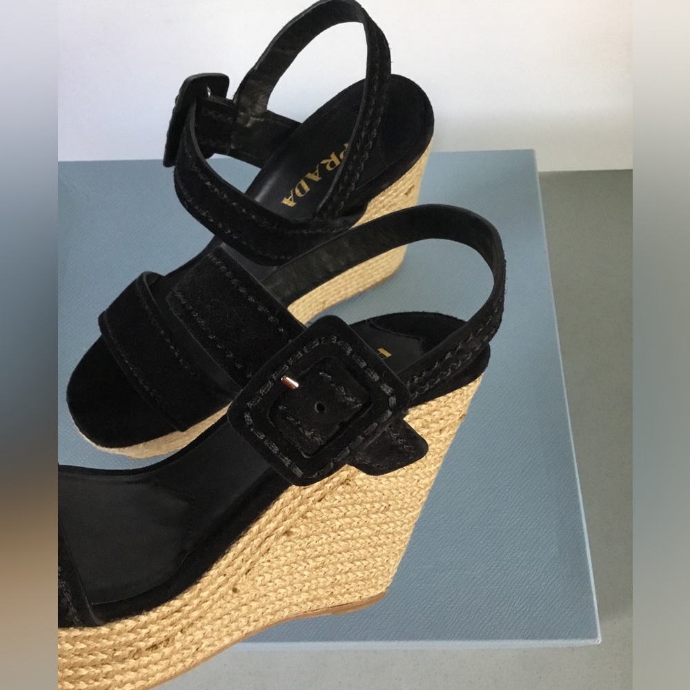 PRADA - Picture 7 of 16